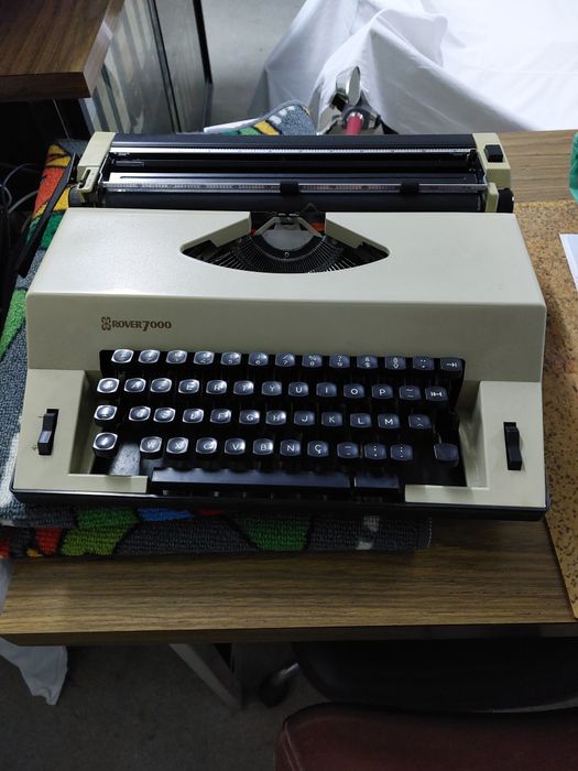 Máquina de Escrever Rover7000