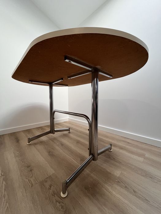 Mesa branca de cozinha