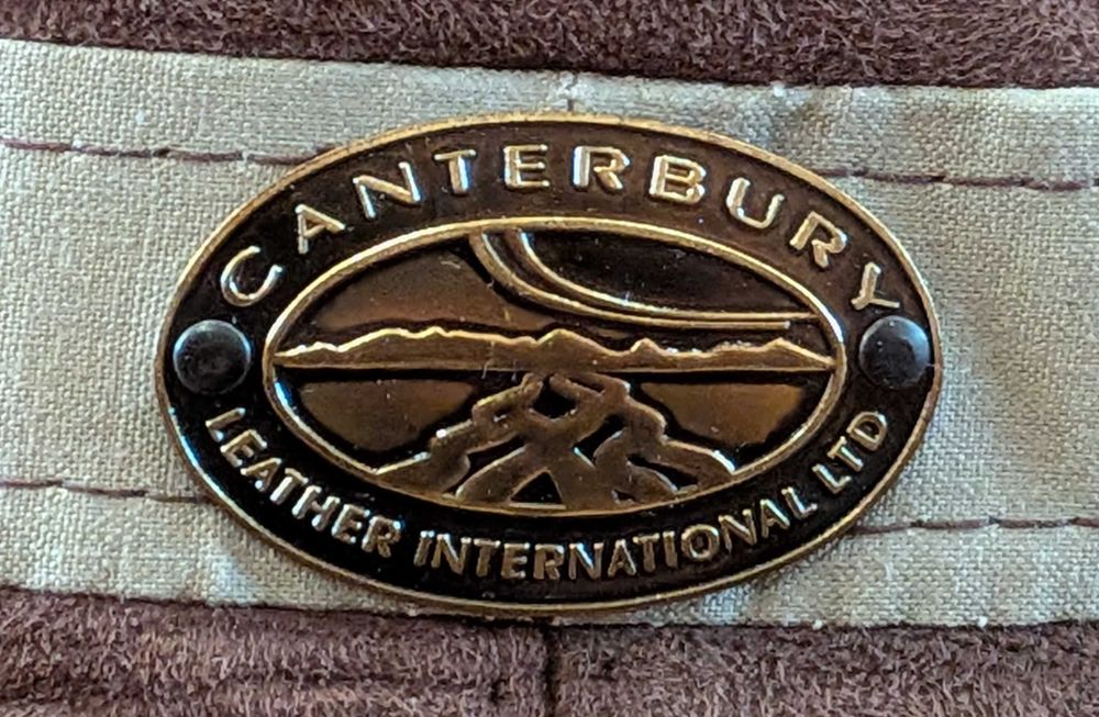 Женская шапка из овчины Canterbury Leather International