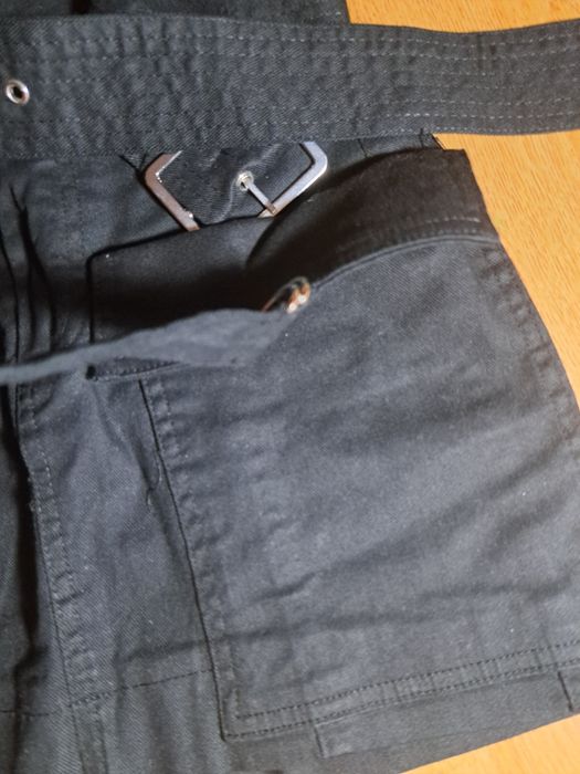 Saia curta preta Bershka tamanho 32