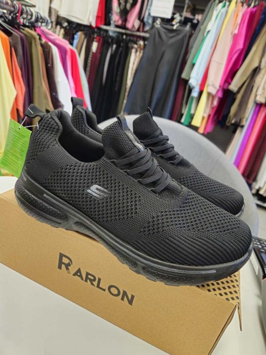 Buty męskie sportowe r. 44, czarne lekkie wygodne !!!