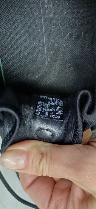 Продам женские кроссовки Ecco
