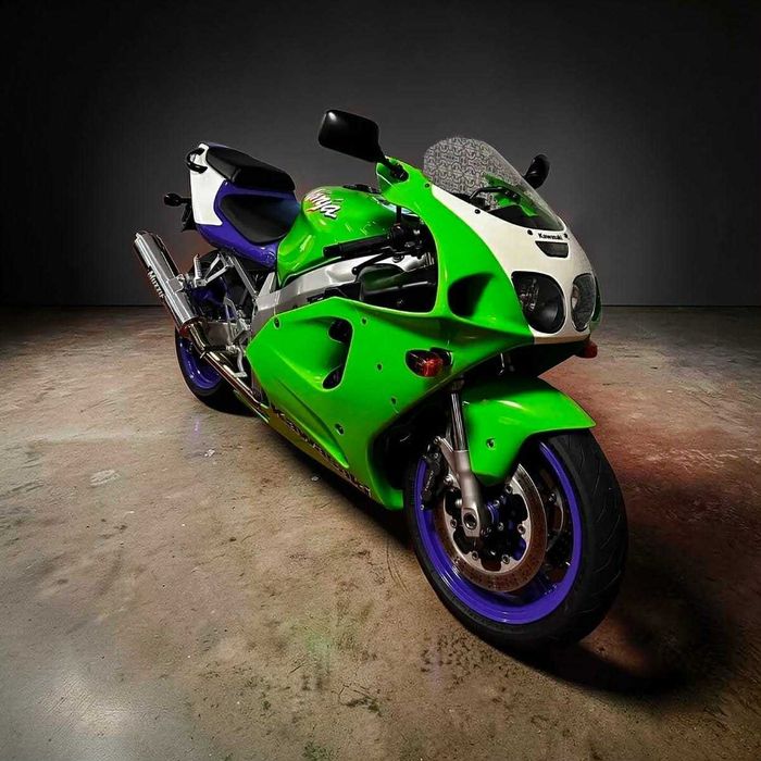 Kawasaki ZX-7R P1 – Restauro Integral Documentado 9.000 km reais