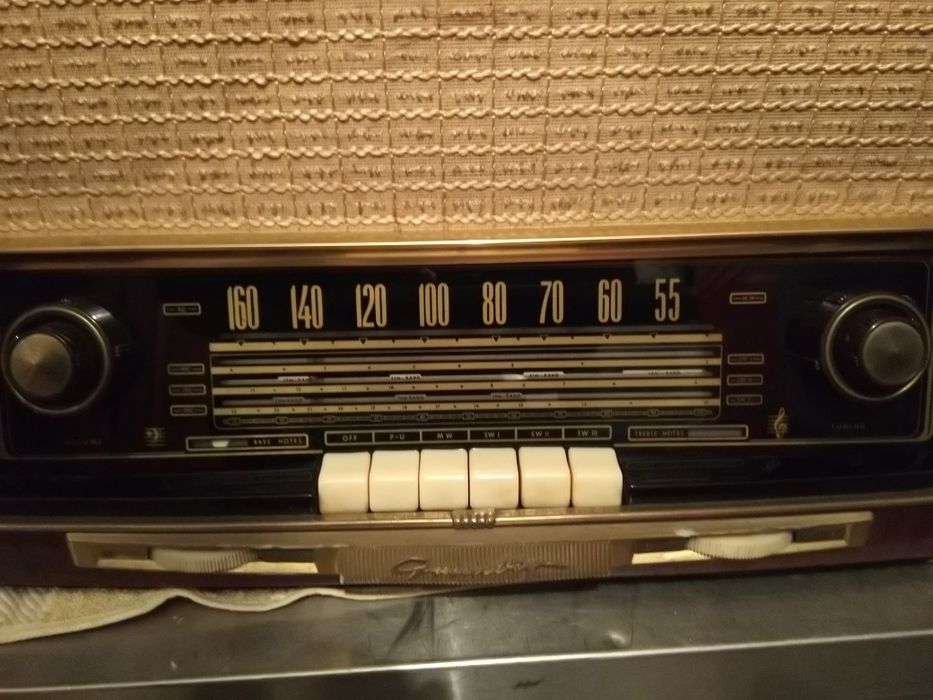 Radio grundig antigo
