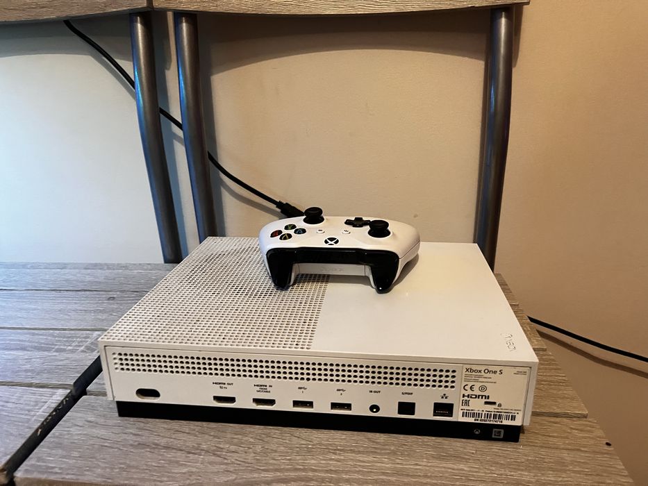 XBOX ONE S + pad