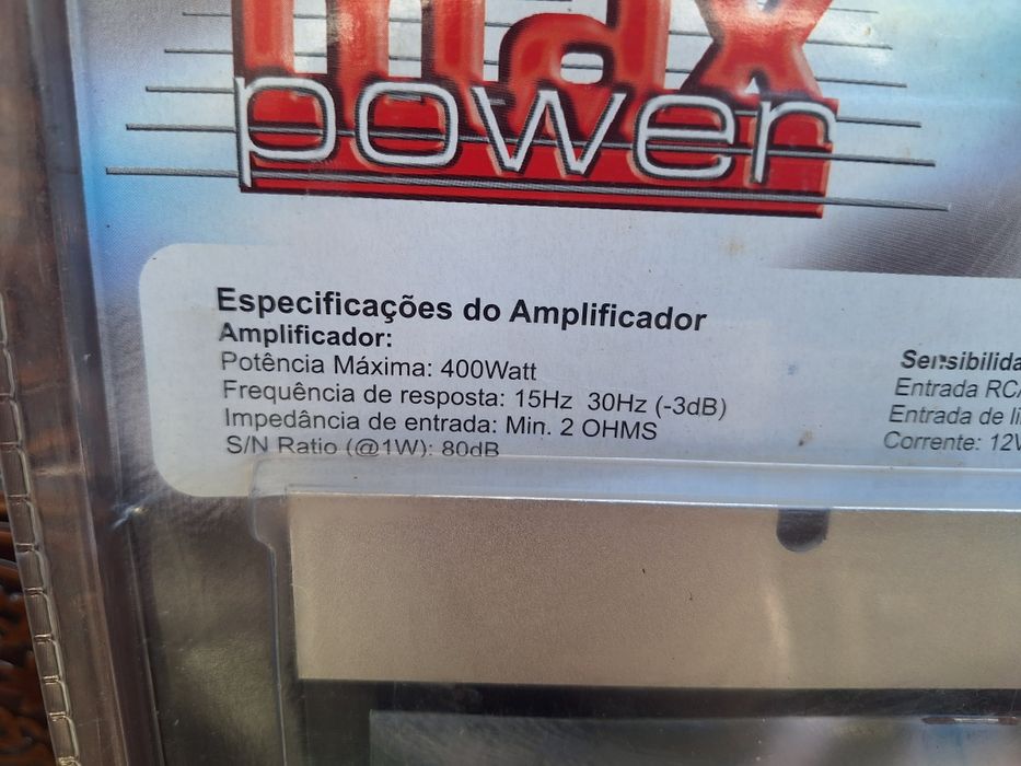 Amplificador auto com 400 W de potência. Novo