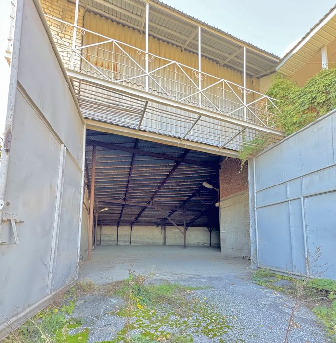 Будівля з приміщеннями виробничого,складського чи офісного призначення