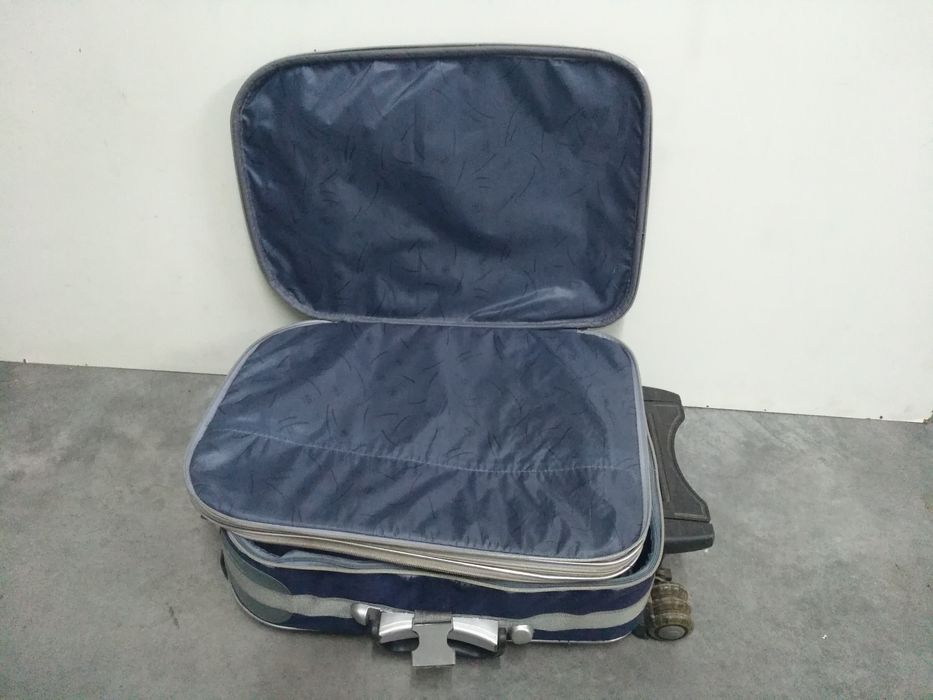 Mala de viagem para cabine com Trolley, medidas: 56/35/20cm
Perfeito e