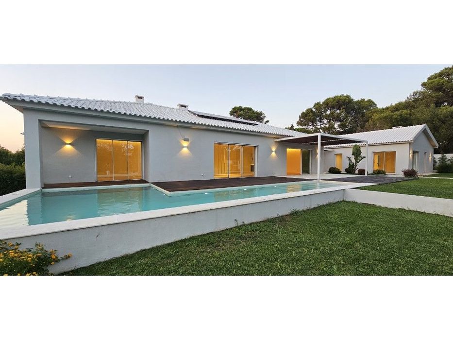 Moradia T7 nova com piscina em Birre, Cascais