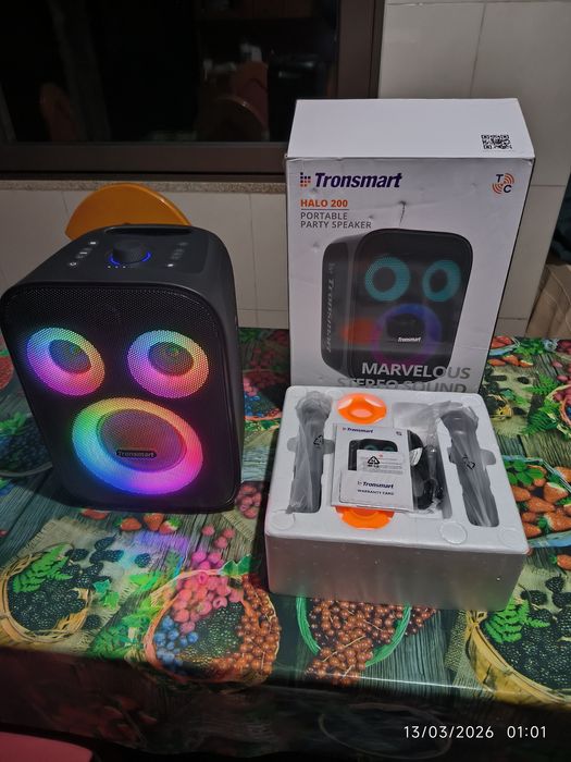 Coluna de som para karaokê Tronsmart Halo 200 com som de 120 W.