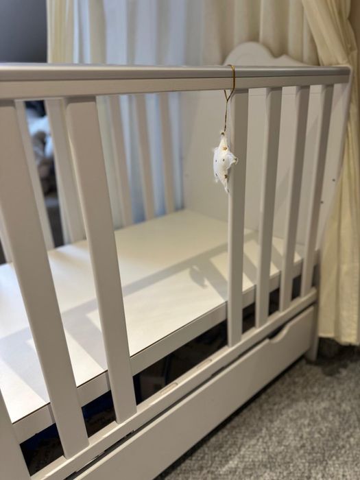 Drewniane łóżeczko dla dziecka