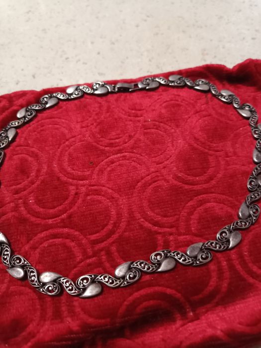 Продам оригинальное красивое серебряное колье