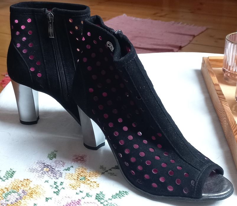 Czarne Botki KARINO 1523/126-P. Na obcasie Skóra naturalna stan bdb.