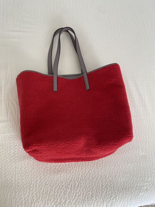 Mala reversível com pêlo vermelho