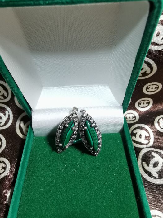 Серебряные серьги с малахитом 925