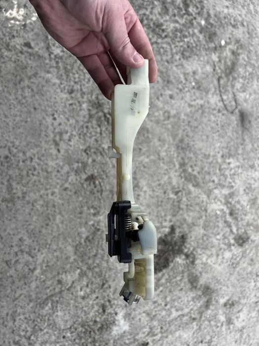 Крепление ручки двери Ix-35