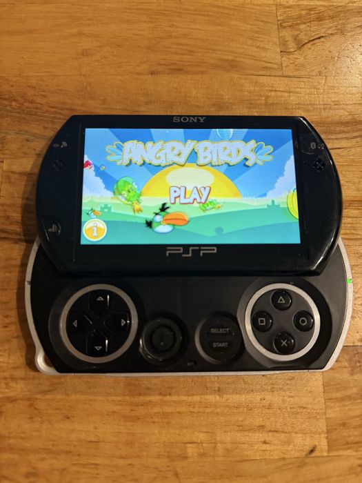 PSP Sony stan kolekcjonerski  kilka gier w pamieci