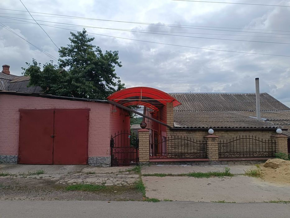 Частина будинку (2житла)кожна зі зручностями,окремий двір вул.Суворова