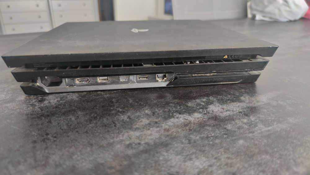 Playstation 4 Pro 1TB de memória