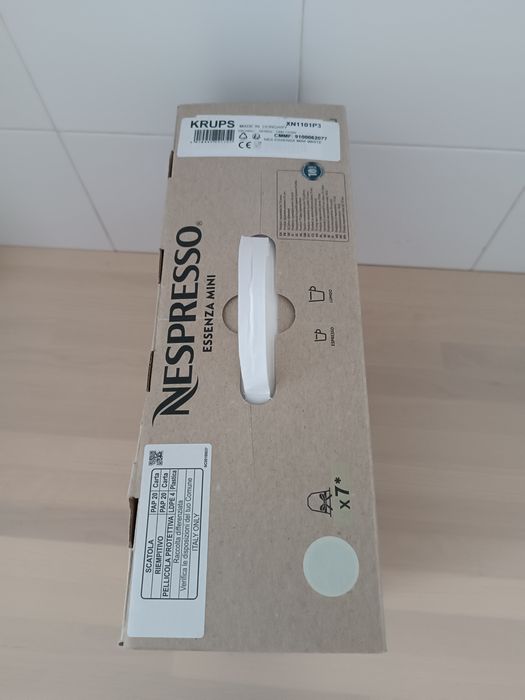 Máquina de Café KRUPS Nespresso Essenza Mini XN1101P2 Branco