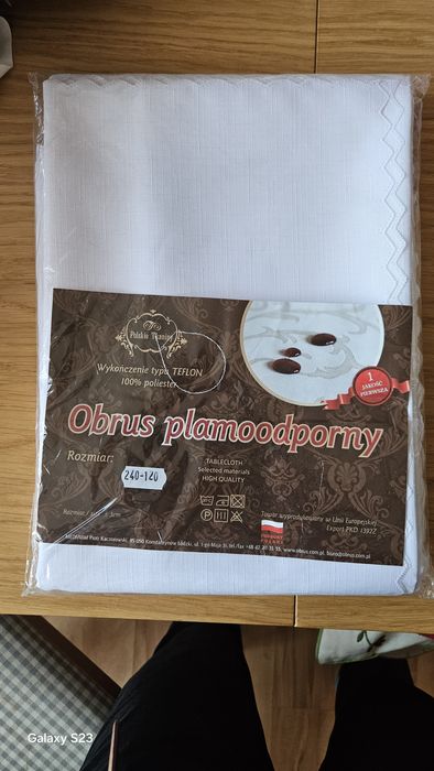 Biały obrus plamoodporny 120x240