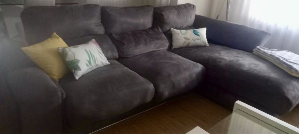 Sofá com chaise longue