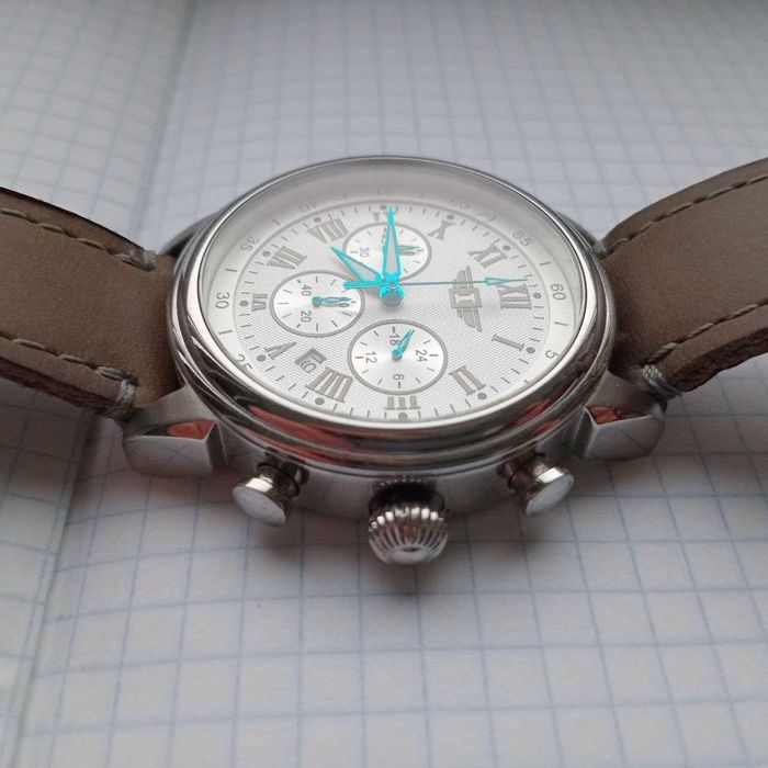 Часы оригинал Invicta на уверенном ходу новые