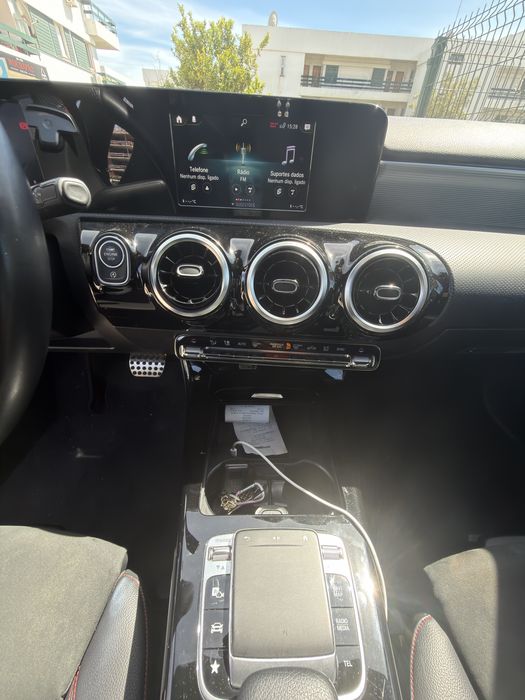 Mercedes A 180 AMG cinza rato