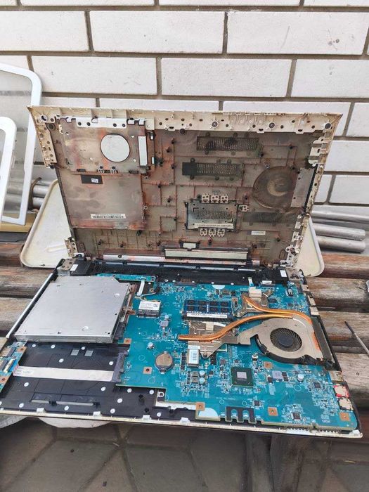 Ноутбук Sony Vaio E17 на запчастини