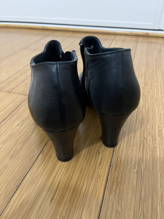 Bota com salto alto preto