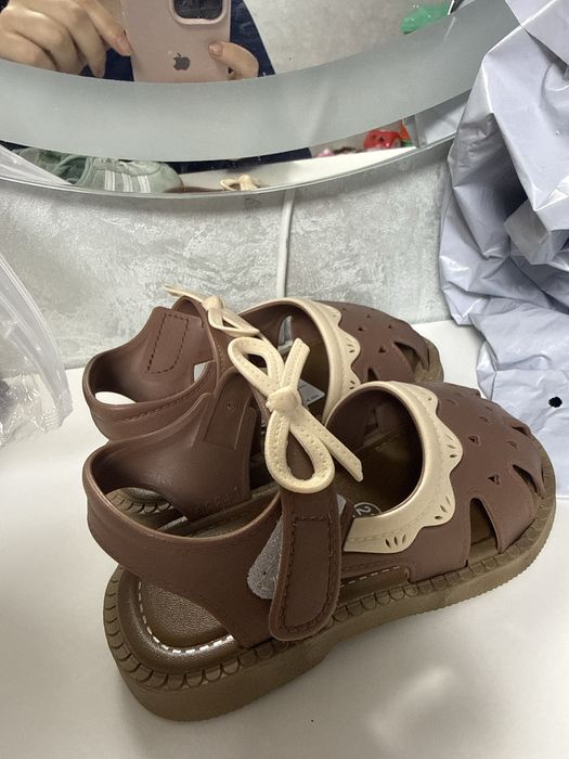 Взуття для дівчинки