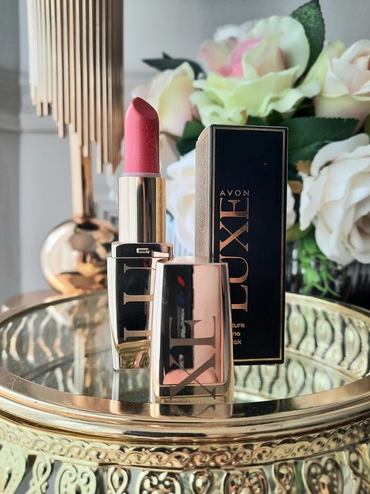 Avon Luxe szminka  pomadka Silky Apricot Nowa
