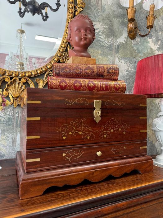 Caixa de Joias / Estojo de Toucador Antigo em Pau-Rosa e Latão - Séc. XIX.