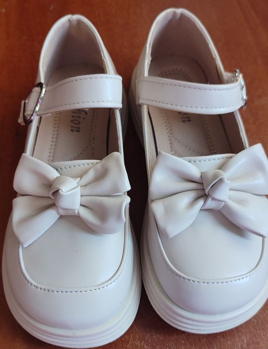 Продам туфлі для дівчинки