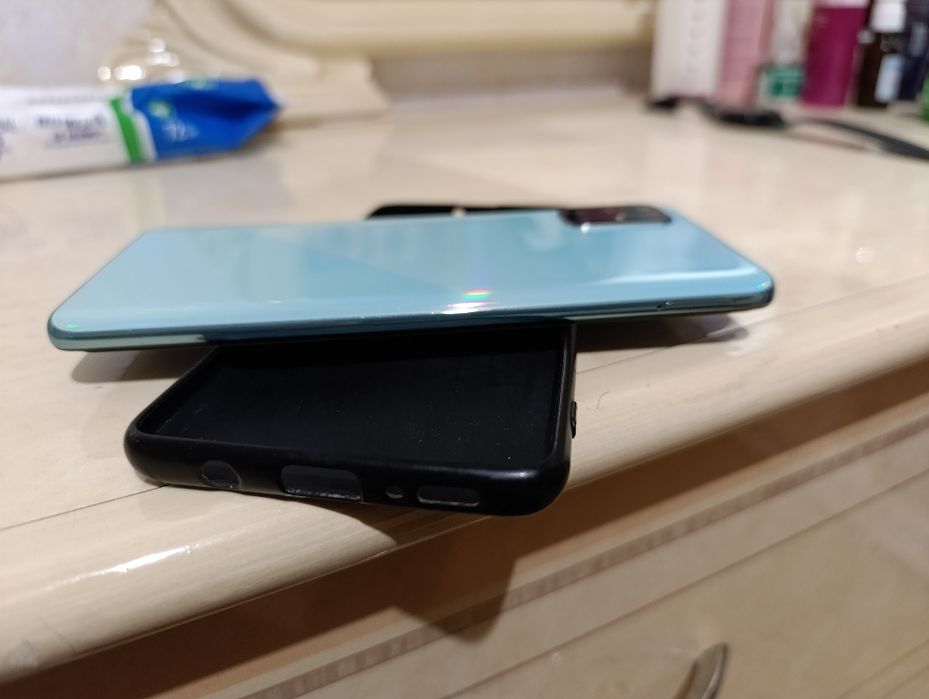 Продам телефон Samsung А71 в оригинале