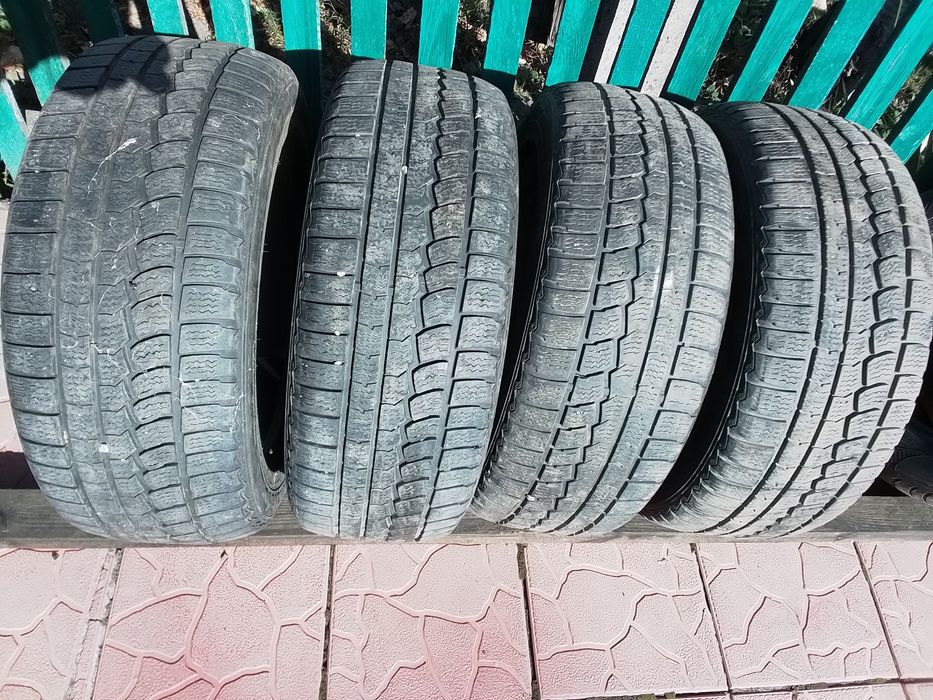 Зимова гума 205/55/16 гарний стан