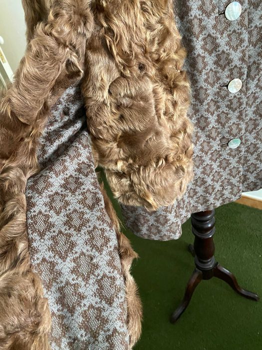 Casaco com pelo castanho