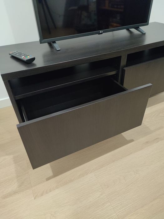 Móvel TV IKEA com pés