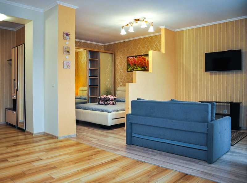 Центр. Подобово. Світло є завжди.Велика 1-кімнатна квартира.