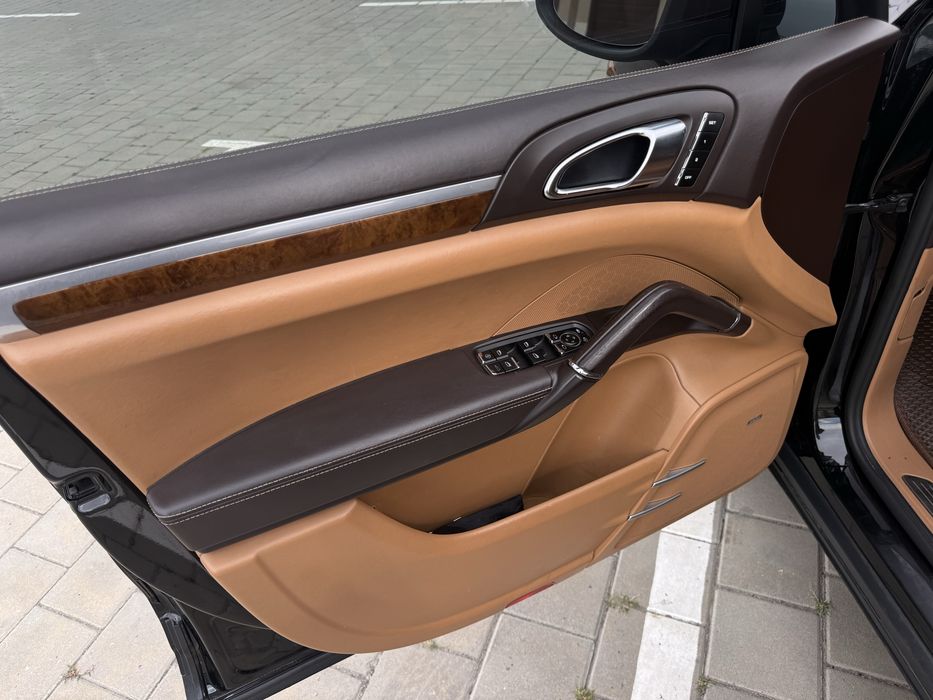 Porsche Cayenne S  3.0 Hybrid