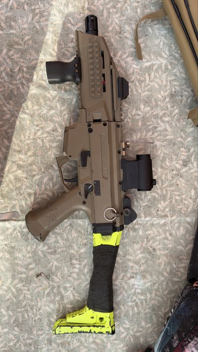 Scorpion EVO 3 c/ red dot
