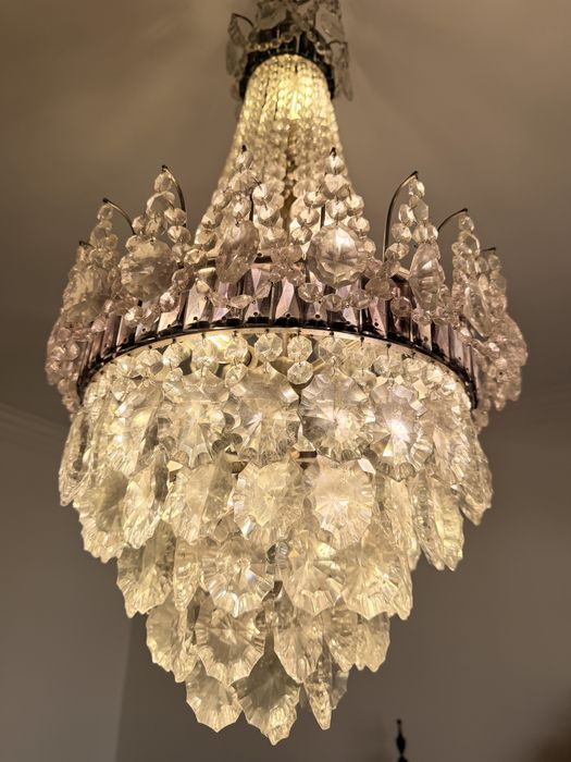 Lustre/Candeeiro em Meio Cristal – Peça Clássica e Imponente