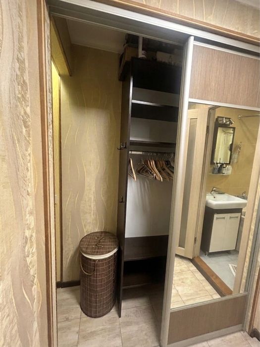 Продаж великогабаритноі квартири на Новомиколаівці