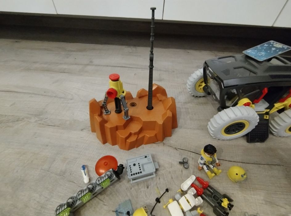 Playmobil 70888 ekspedycja na Marsa z pojazdami.