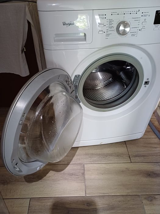 Продам машинку стиральную