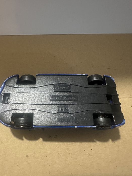 Renault Megane burago 1:43