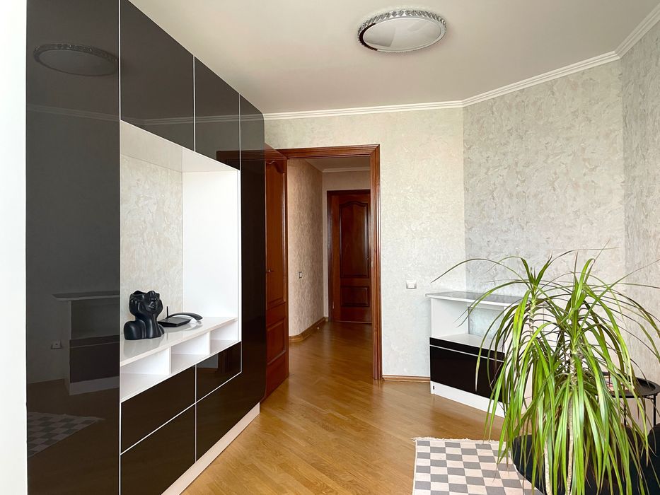 Без %. Продаж квартири з ремонтом - 1000 у.е.за м2. Драгоманова 15-А.