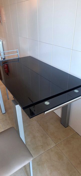 Mesa com 4 cadeiras