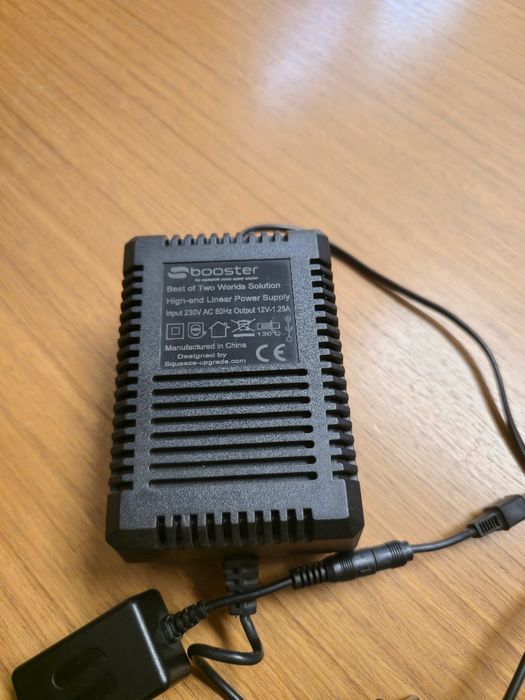 Zasilacz liniowy Sbooster 12V 1,25A.