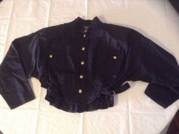 Jaqueta / Casaco preto, Blusão de senhora e Fato preto riscas branc